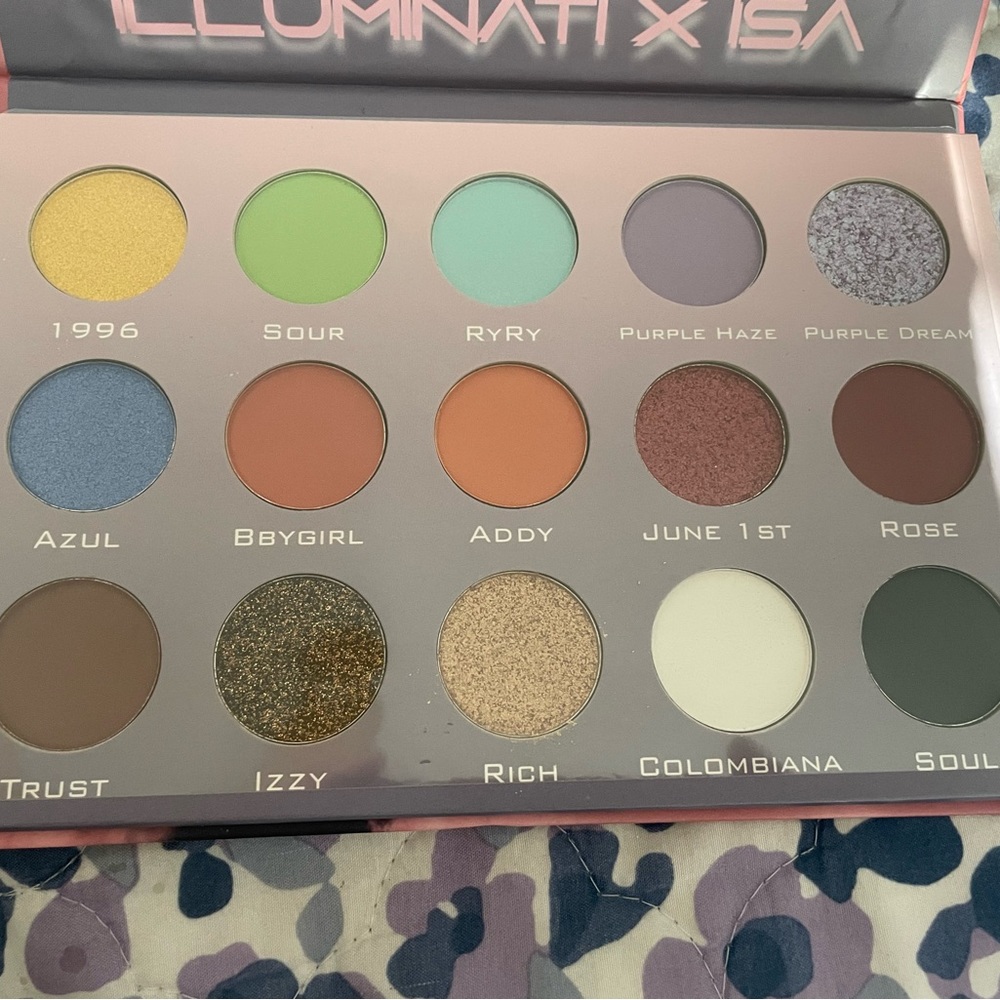 Illuminati X ISA designer eyeshadow-NEW!!!